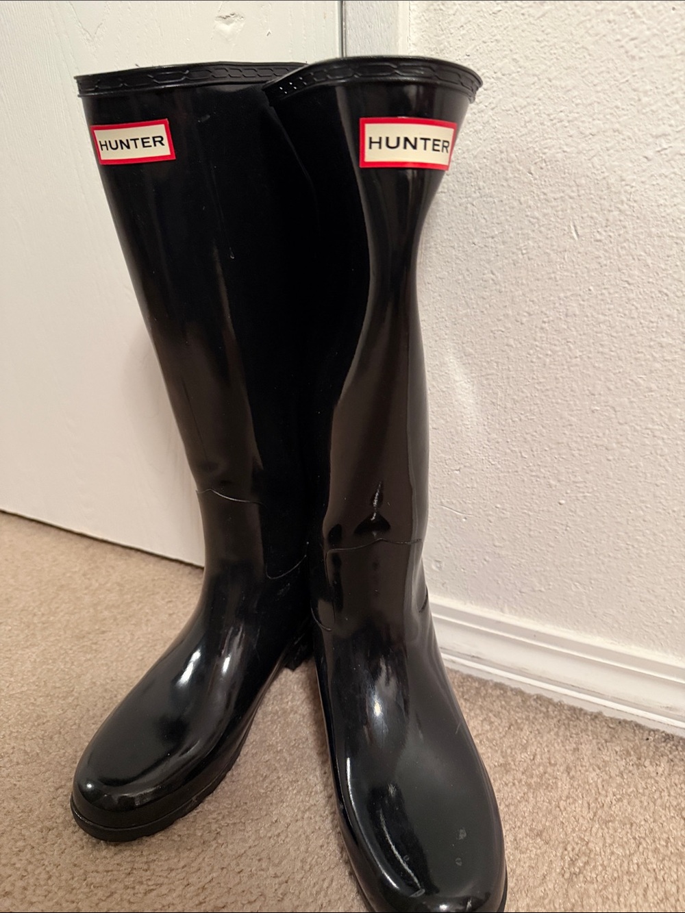 Hunter Women’s Black Tall Gloss Rain Boots Size 6